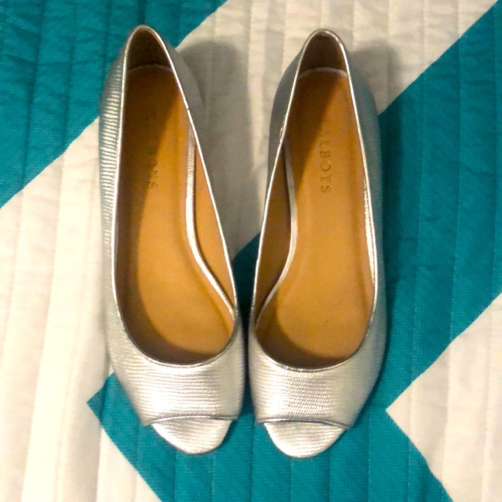 Talbots 8.5 M silver flats
